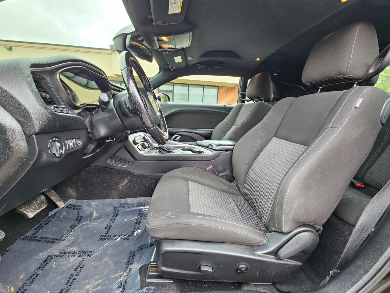 Dodge Challenger SXT RWD 2021