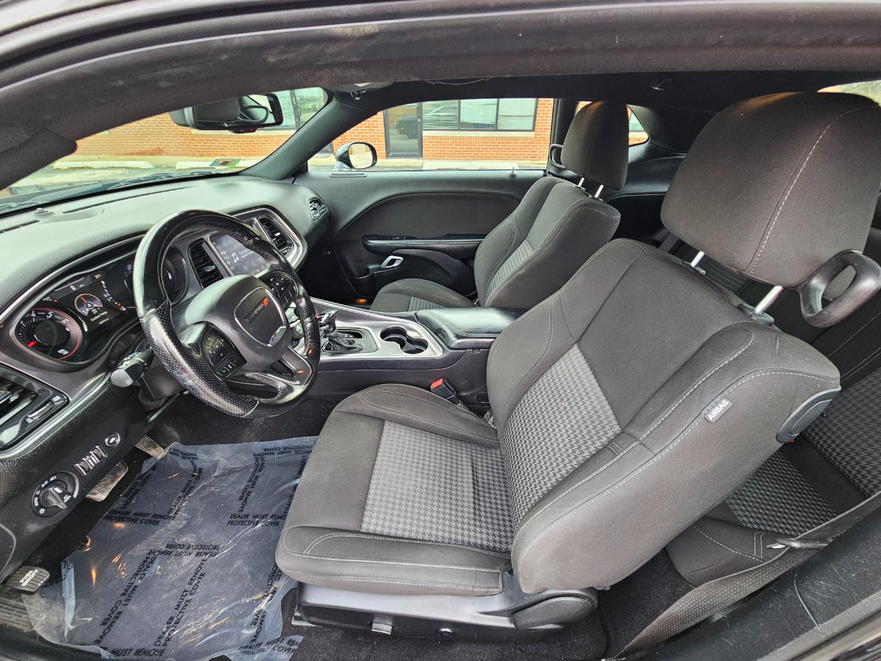 Dodge Challenger SXT RWD 2021