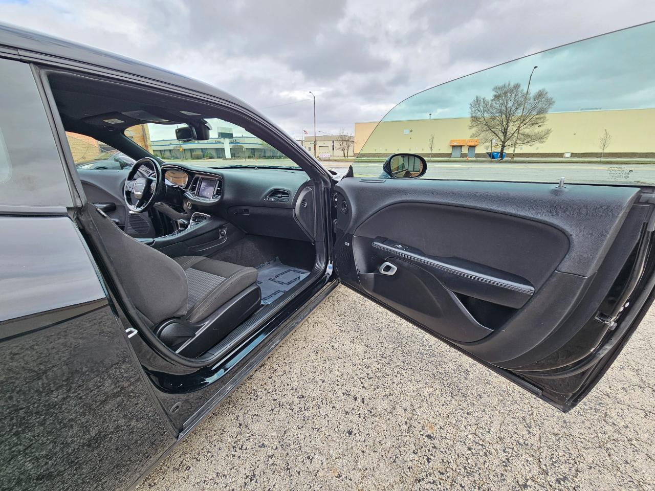 Dodge Challenger SXT RWD 2021