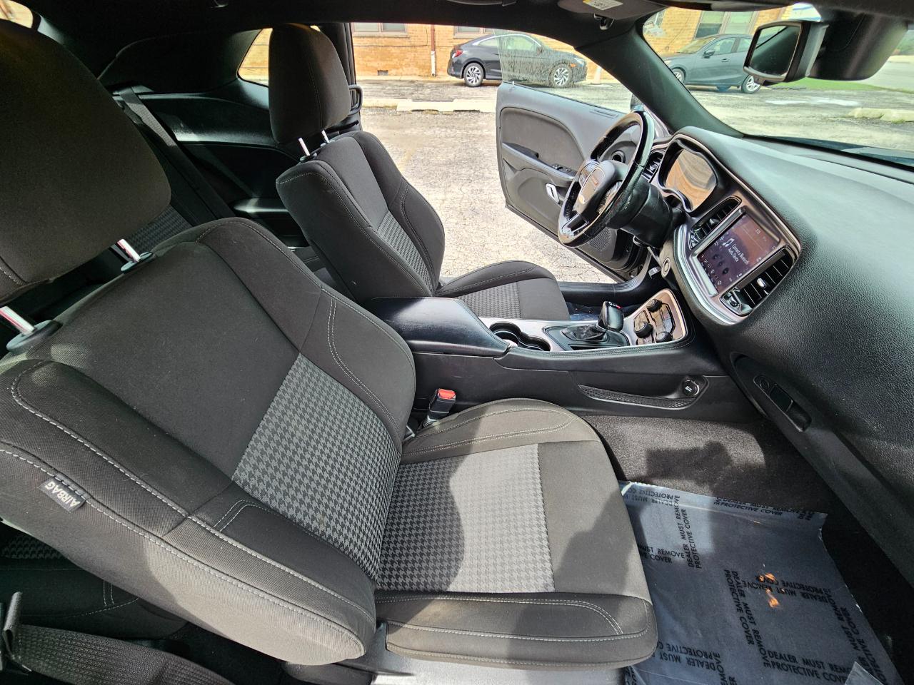 Dodge Challenger SXT RWD 2021