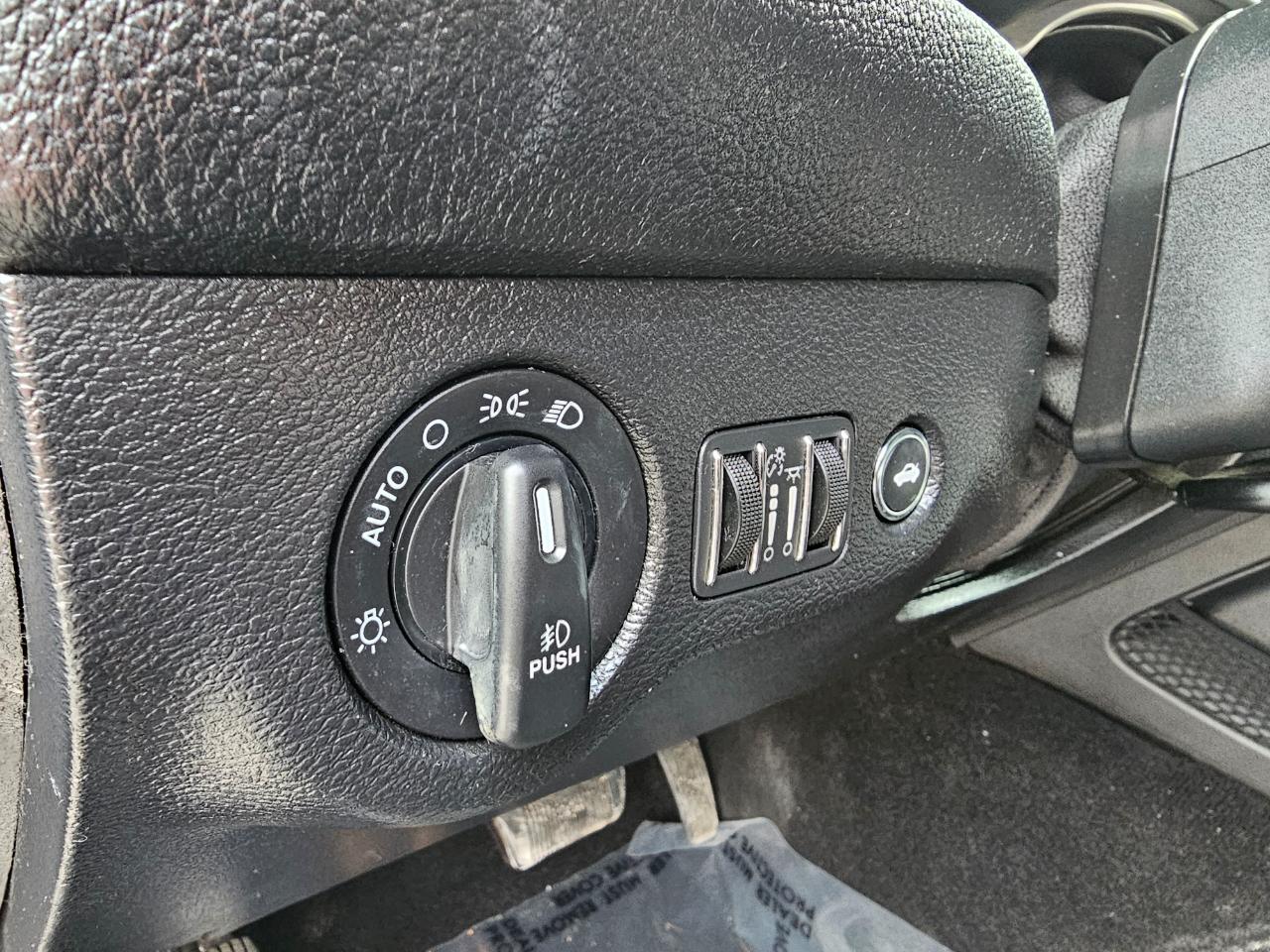 Dodge Challenger SXT RWD 2021