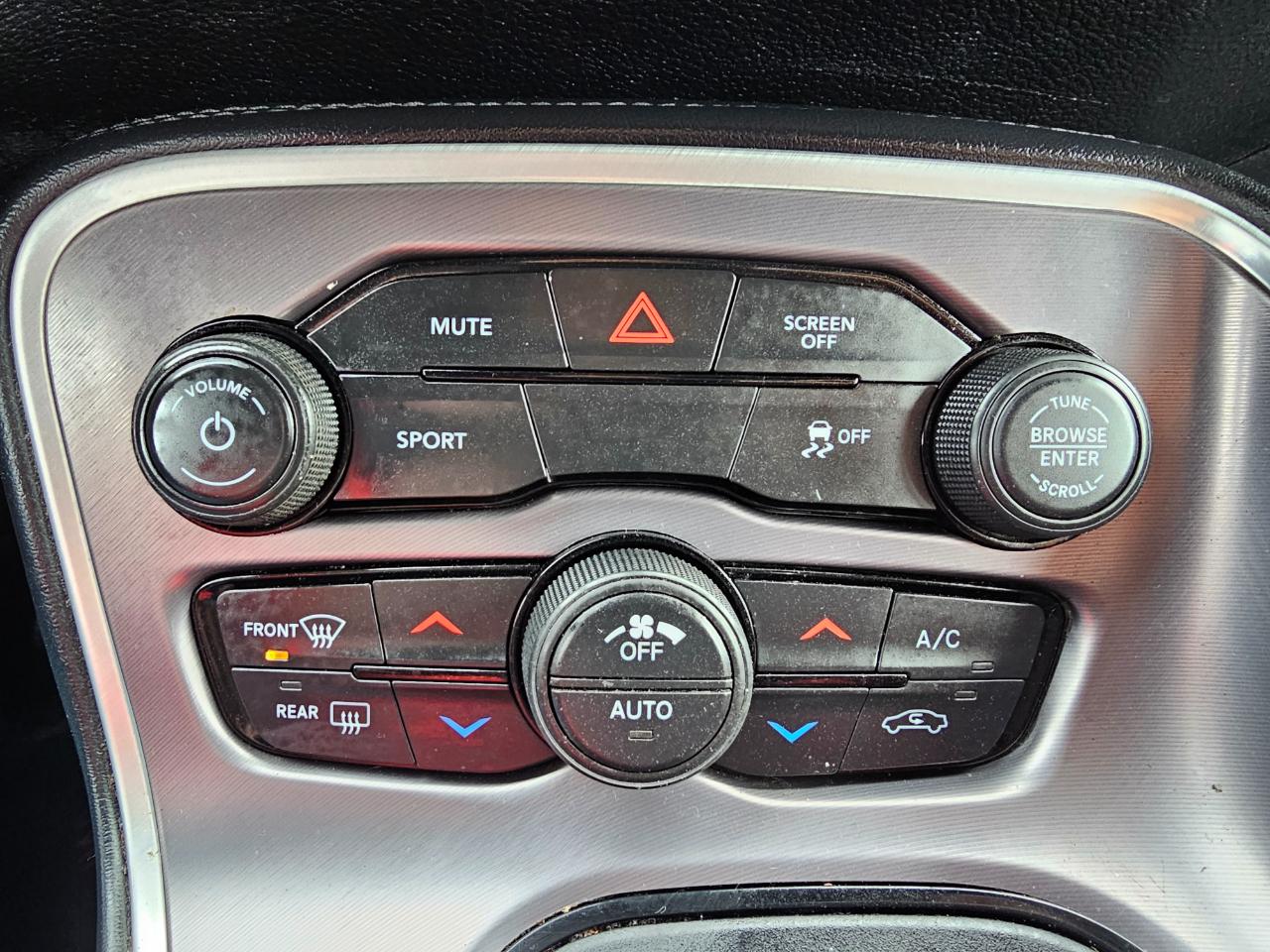 Dodge Challenger SXT RWD 2021