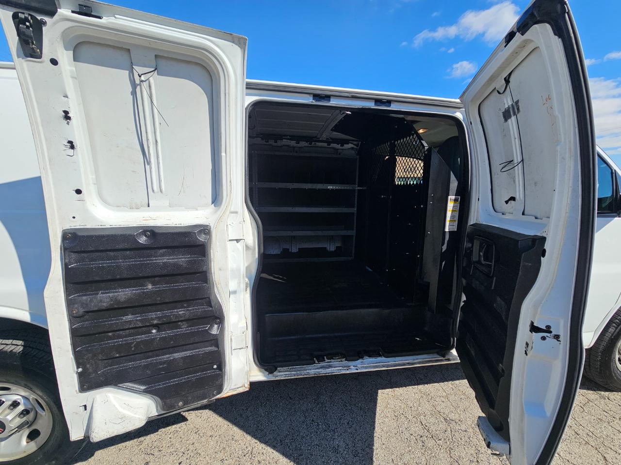 GMC Savana Cargo Van RWD 2500 155" 2016