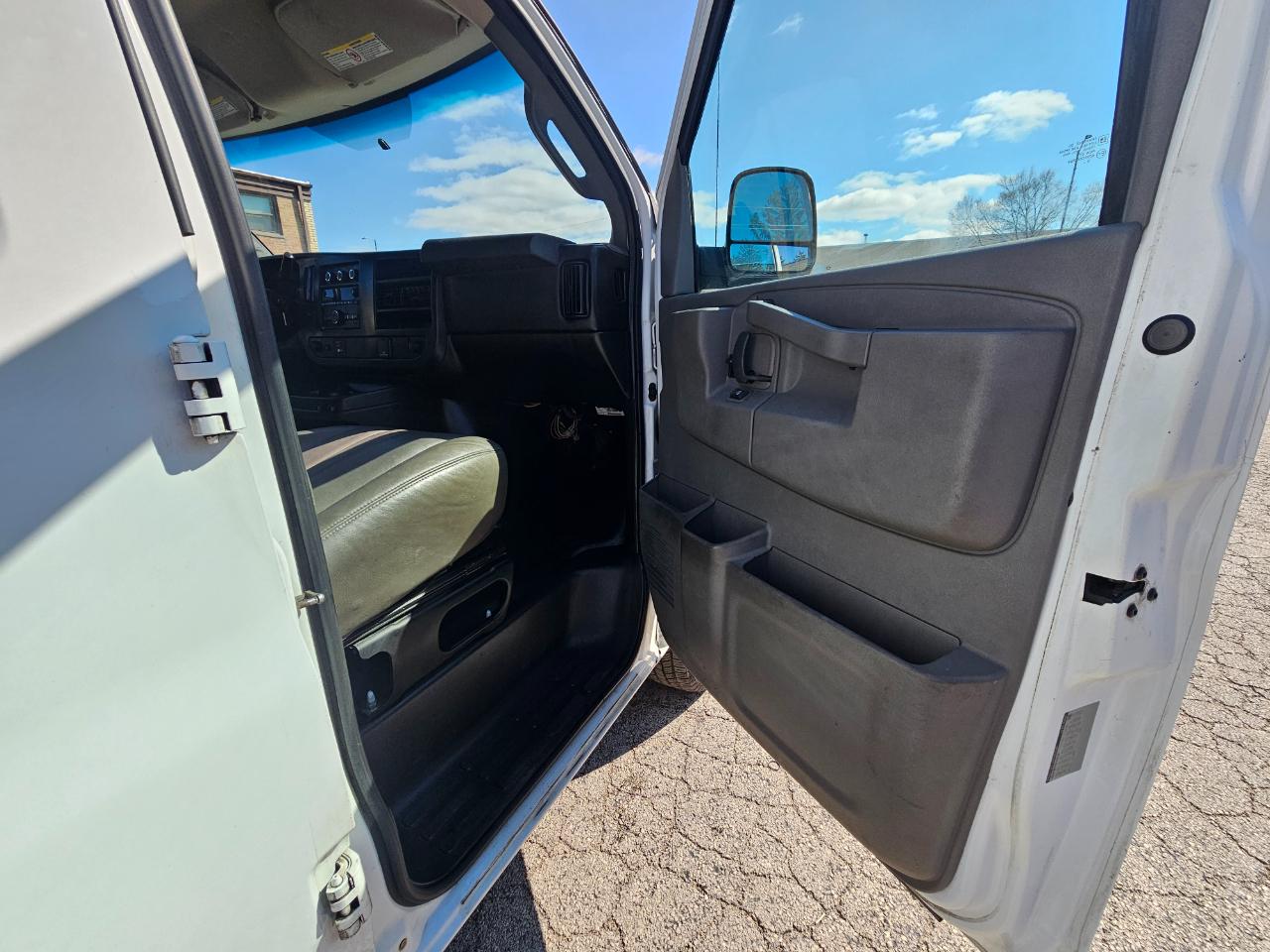 GMC Savana Cargo Van RWD 2500 155" 2016