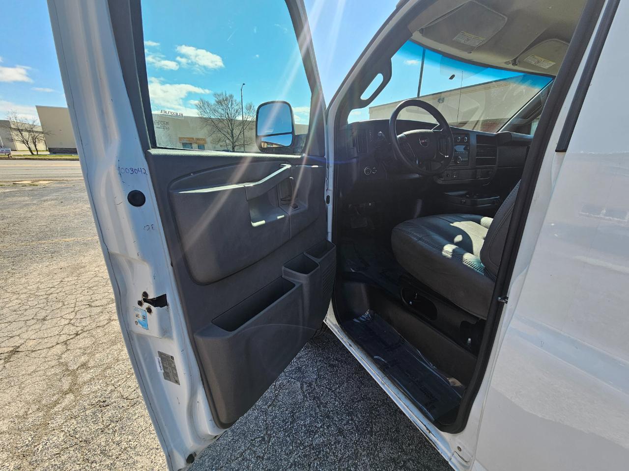 GMC Savana Cargo Van RWD 2500 155" 2016