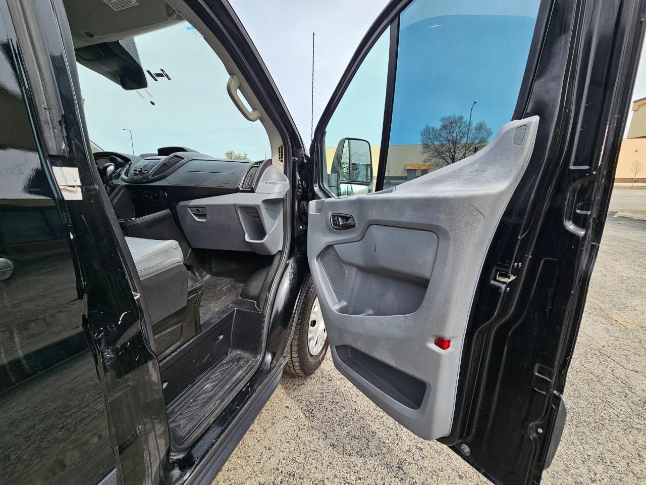 Ford Transit Van T-150 130" Low Rf 8600 GVWR Sliding RH Dr 2018