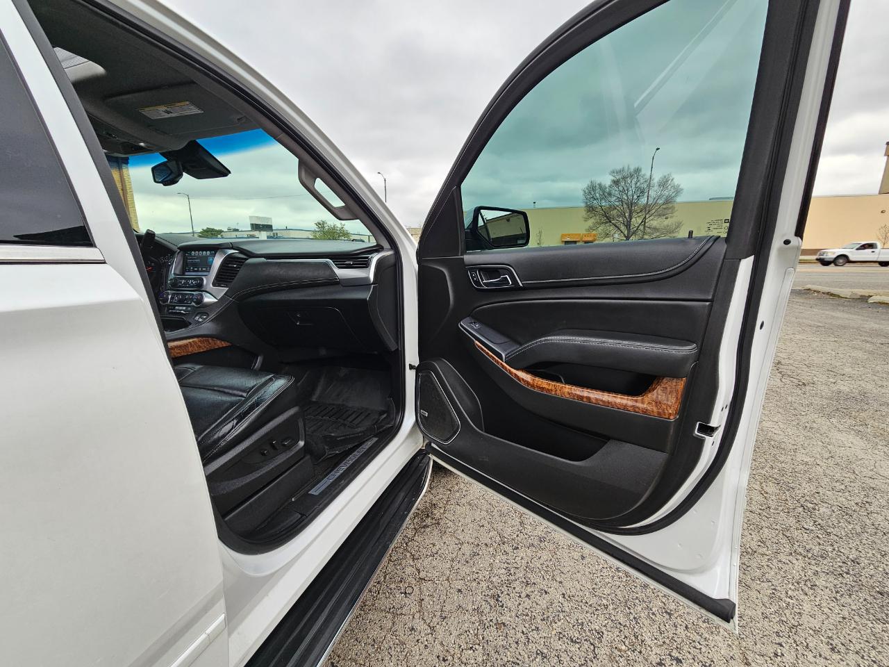 Chevrolet Suburban 4WD 4dr 1500 Premier 2017