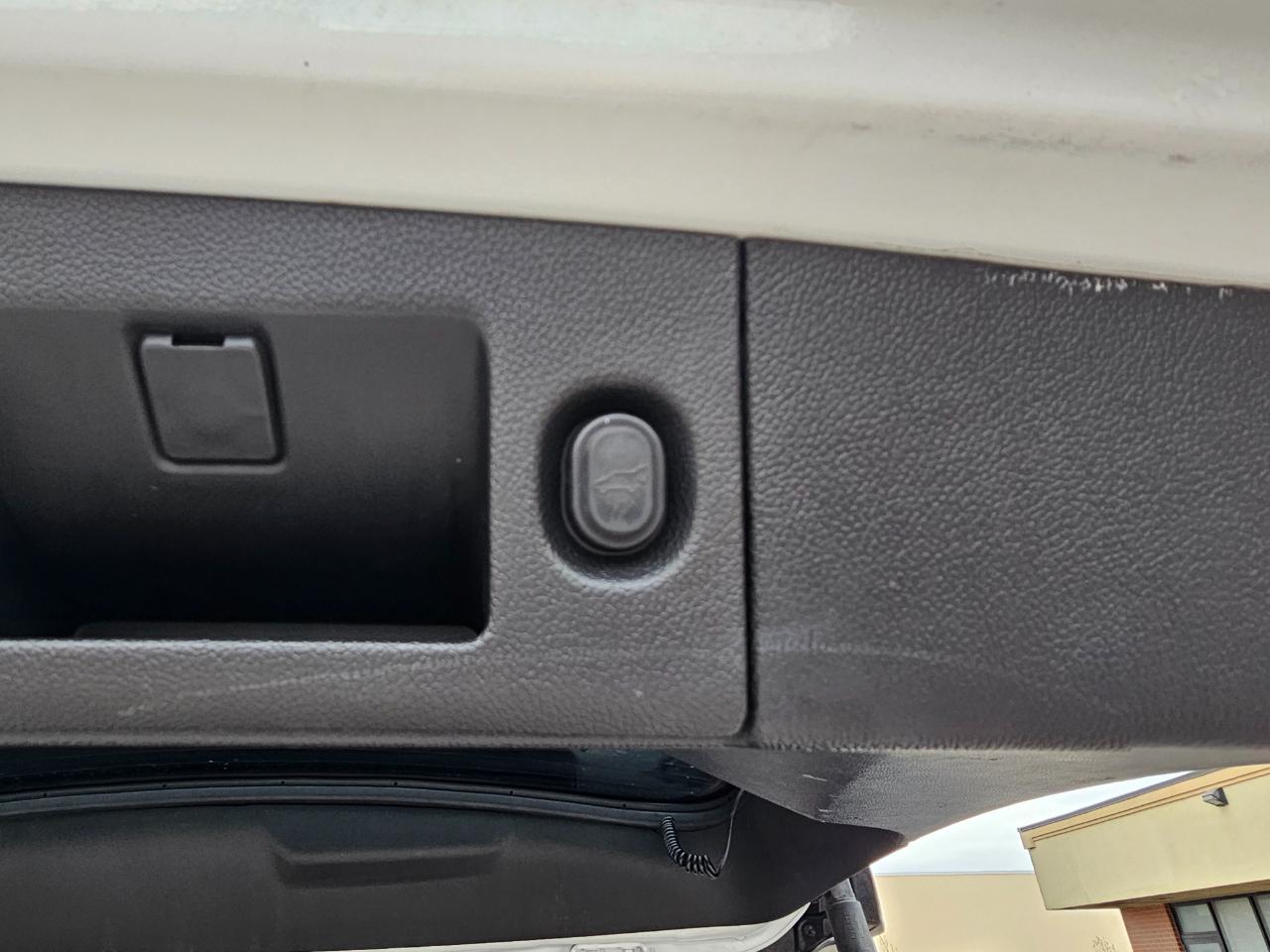 Chevrolet Suburban 4WD 4dr 1500 Premier 2017