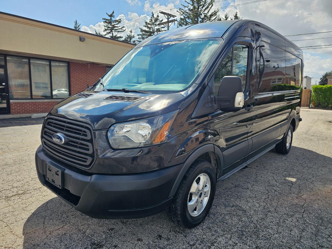 Ford Transit Van T-250 148" Med Rf 9000 GVWR Sliding RH Dr 2017