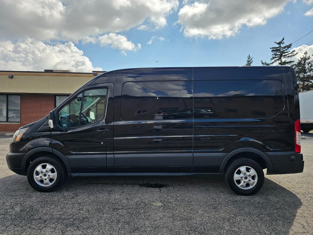 Ford Transit Van T-250 148" Med Rf 9000 GVWR Sliding RH Dr 2017