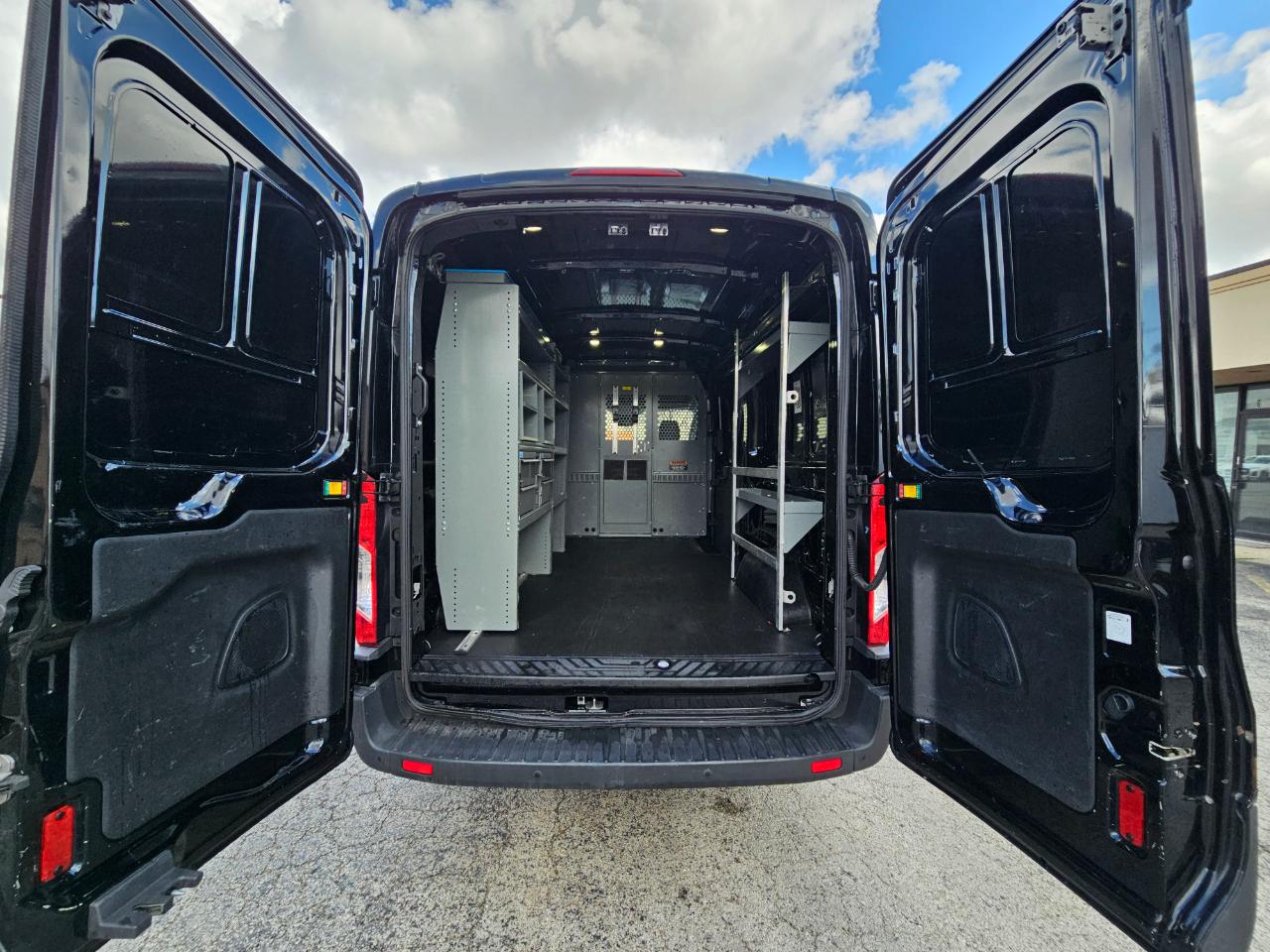 Ford Transit Van T-250 148" Med Rf 9000 GVWR Sliding RH Dr 2017