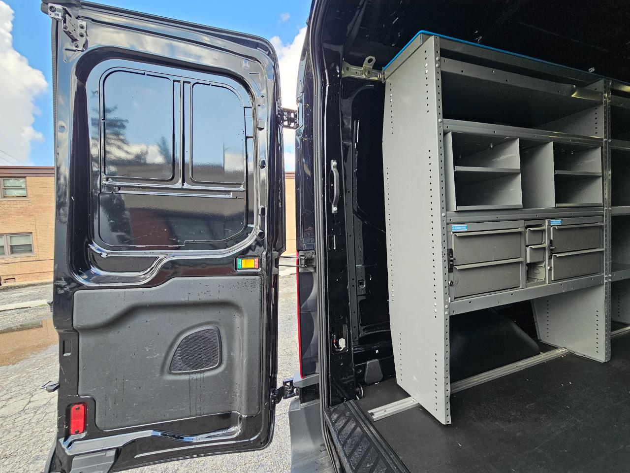 Ford Transit Van T-250 148" Med Rf 9000 GVWR Sliding RH Dr 2017