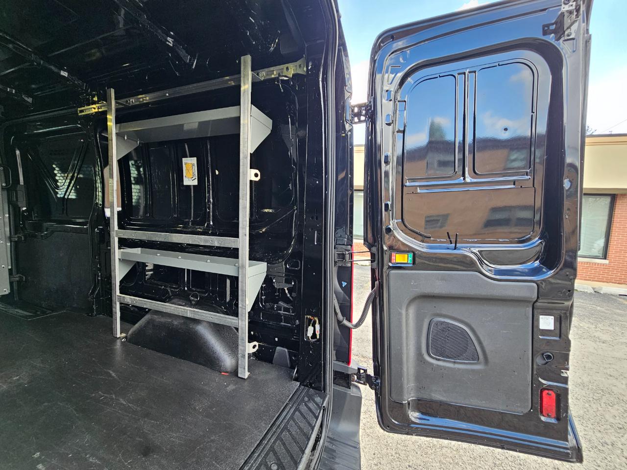 Ford Transit Van T-250 148" Med Rf 9000 GVWR Sliding RH Dr 2017