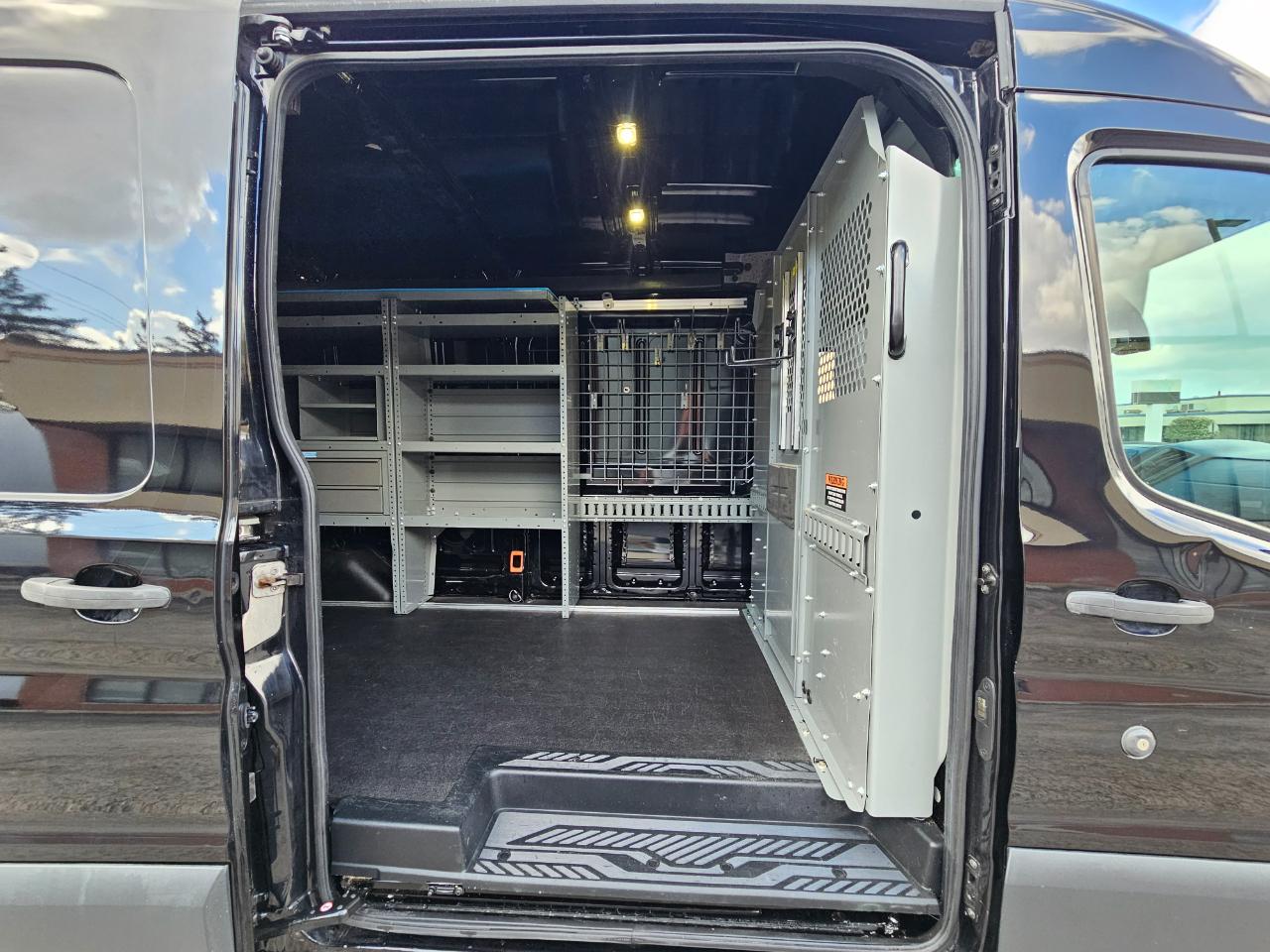 Ford Transit Van T-250 148" Med Rf 9000 GVWR Sliding RH Dr 2017