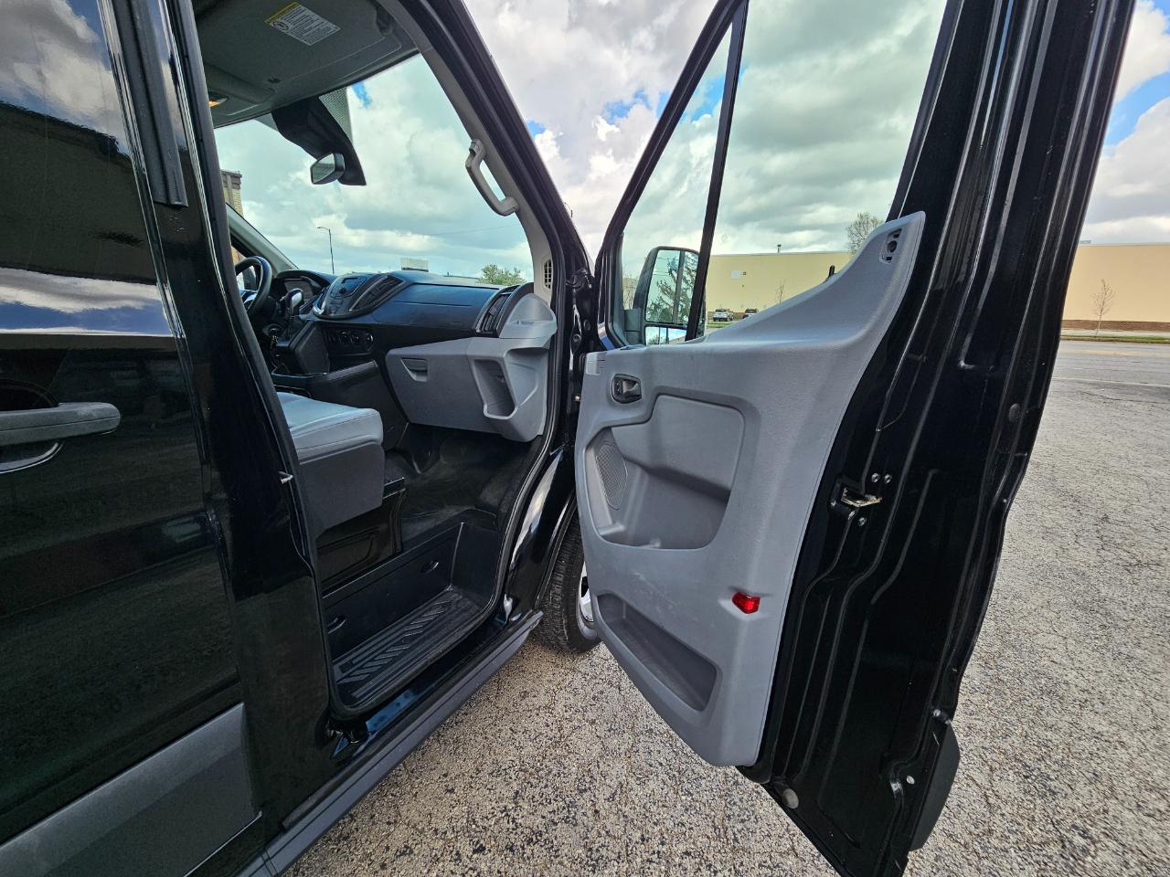 Ford Transit Van T-250 148" Med Rf 9000 GVWR Sliding RH Dr 2017