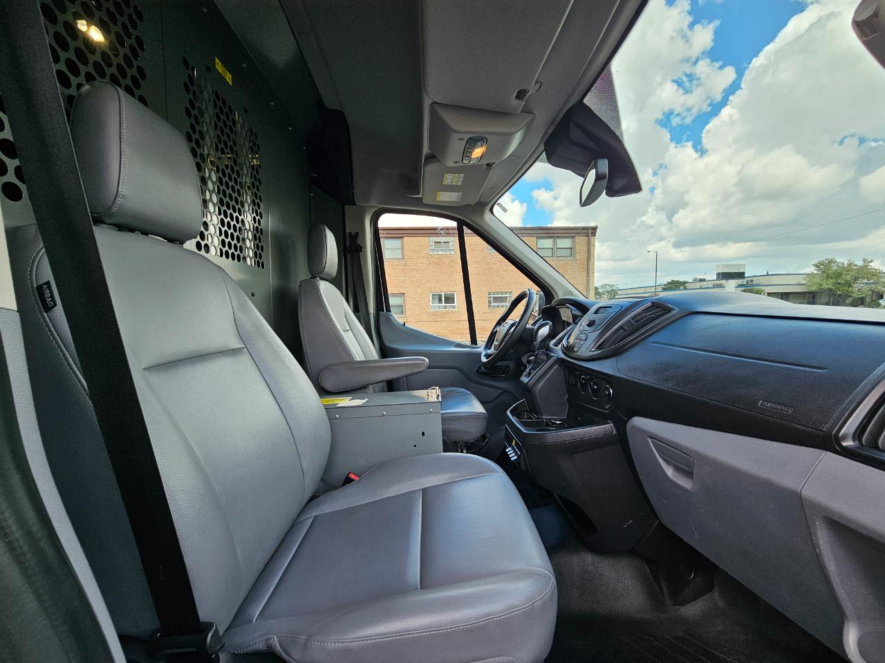 Ford Transit Van T-250 148" Med Rf 9000 GVWR Sliding RH Dr 2017