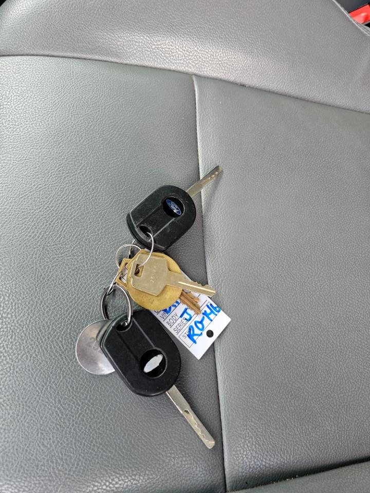 Ford Transit Van T-250 148" Med Rf 9000 GVWR Sliding RH Dr 2017