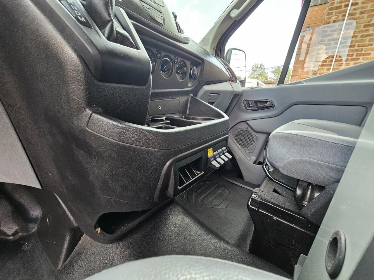 Ford Transit Van T-250 148" Med Rf 9000 GVWR Sliding RH Dr 2017