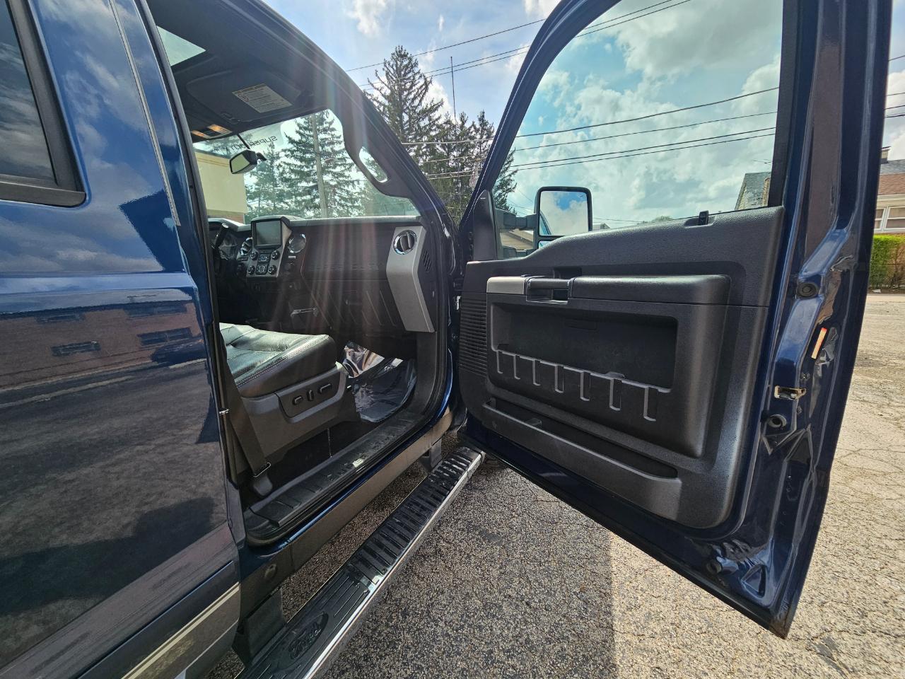 Ford Super Duty F-350 SRW 4WD Crew Cab 156" Lariat 2014