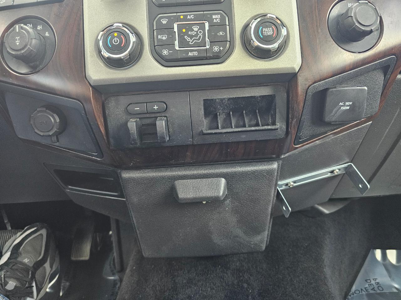 Ford Super Duty F-350 SRW 4WD Crew Cab 156" Lariat 2014