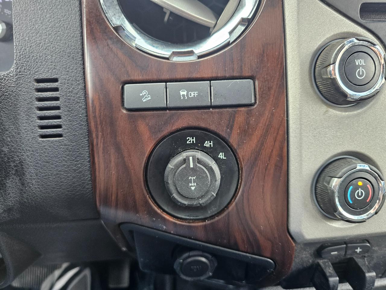 Ford Super Duty F-350 SRW 4WD Crew Cab 156" Lariat 2014