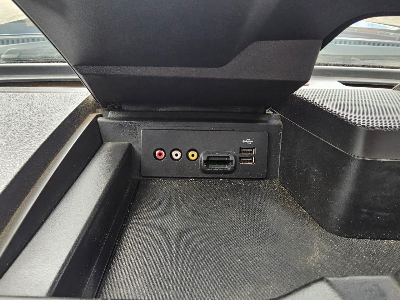 Ford Super Duty F-350 SRW 4WD Crew Cab 156" Lariat 2014