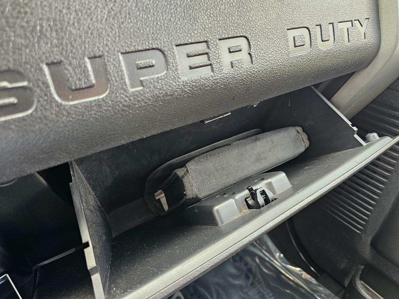 Ford Super Duty F-350 SRW 4WD Crew Cab 156" Lariat 2014