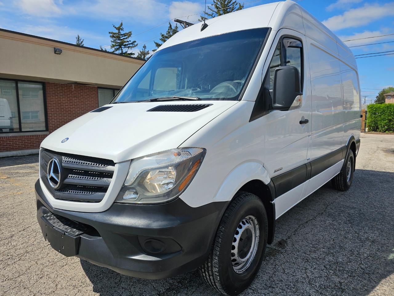 Mercedes-Benz Sprinter Cargo Vans RWD 2500 144" 2015