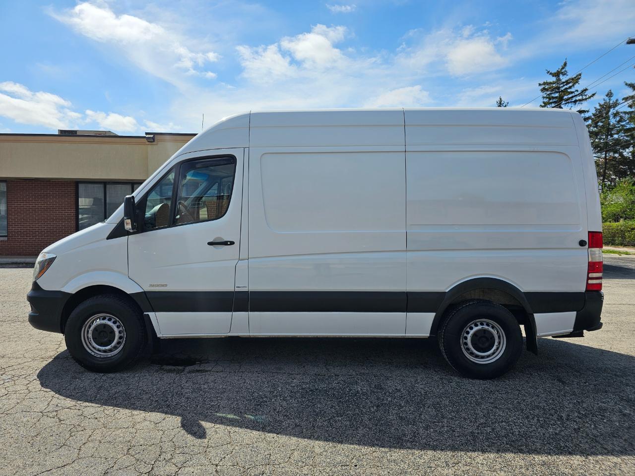 Mercedes-Benz Sprinter Cargo Vans RWD 2500 144" 2015