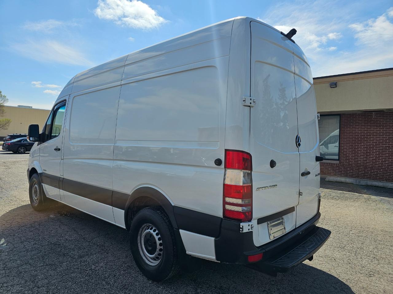 Mercedes-Benz Sprinter Cargo Vans RWD 2500 144" 2015