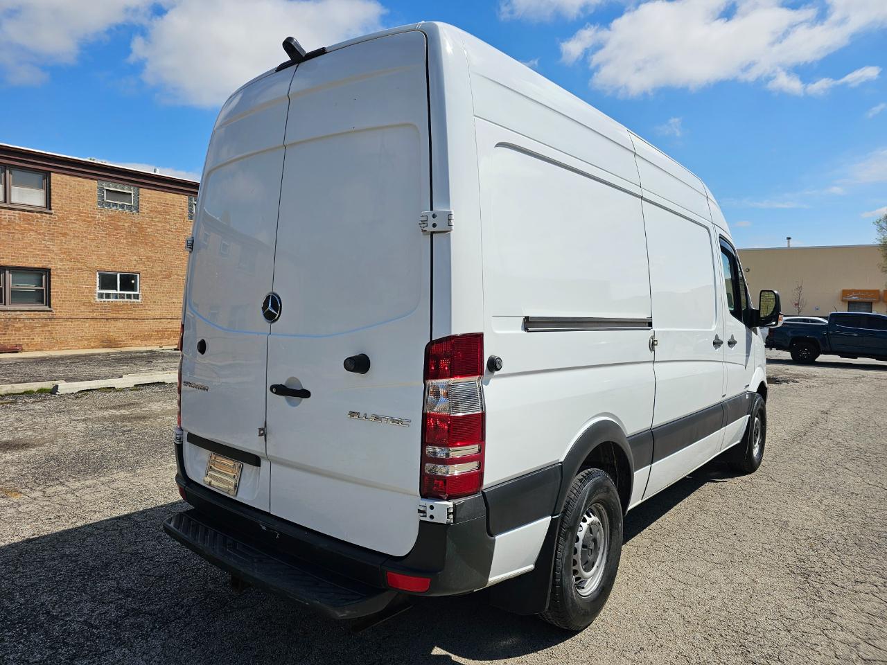 Mercedes-Benz Sprinter Cargo Vans RWD 2500 144" 2015