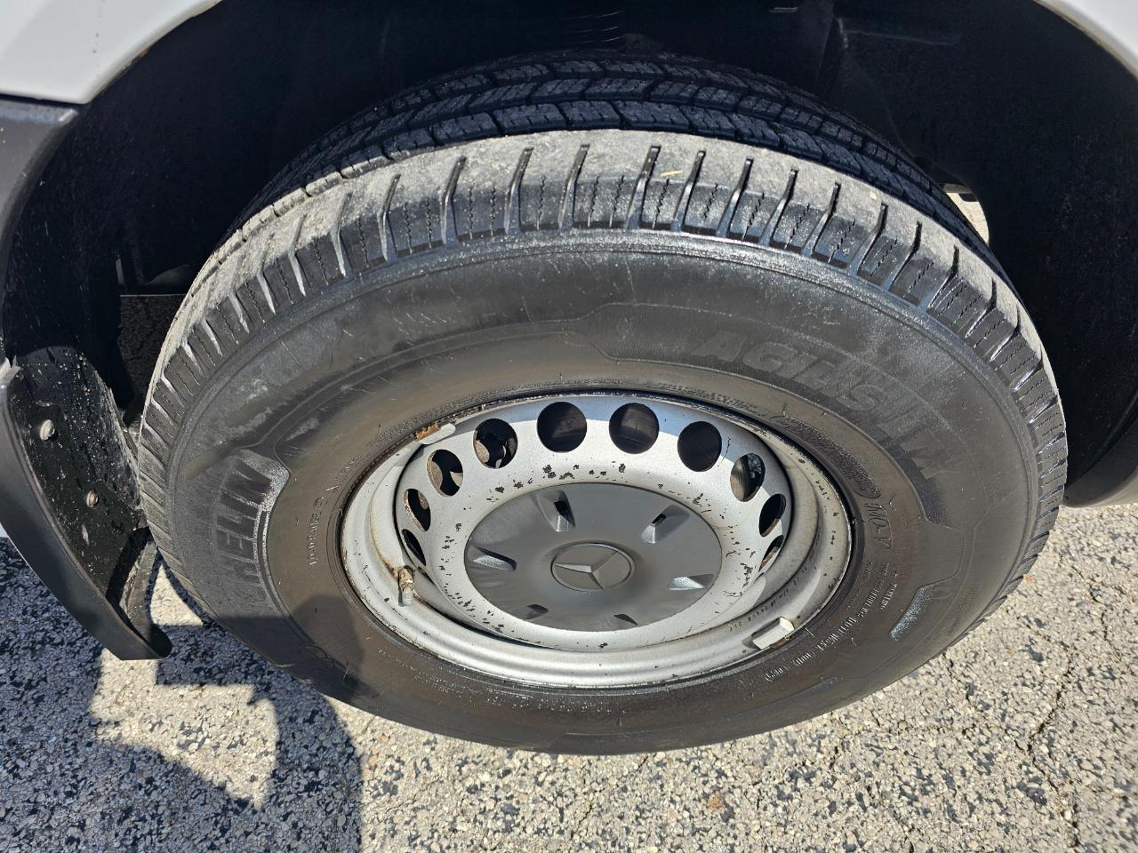 Mercedes-Benz Sprinter Cargo Vans RWD 2500 144" 2015