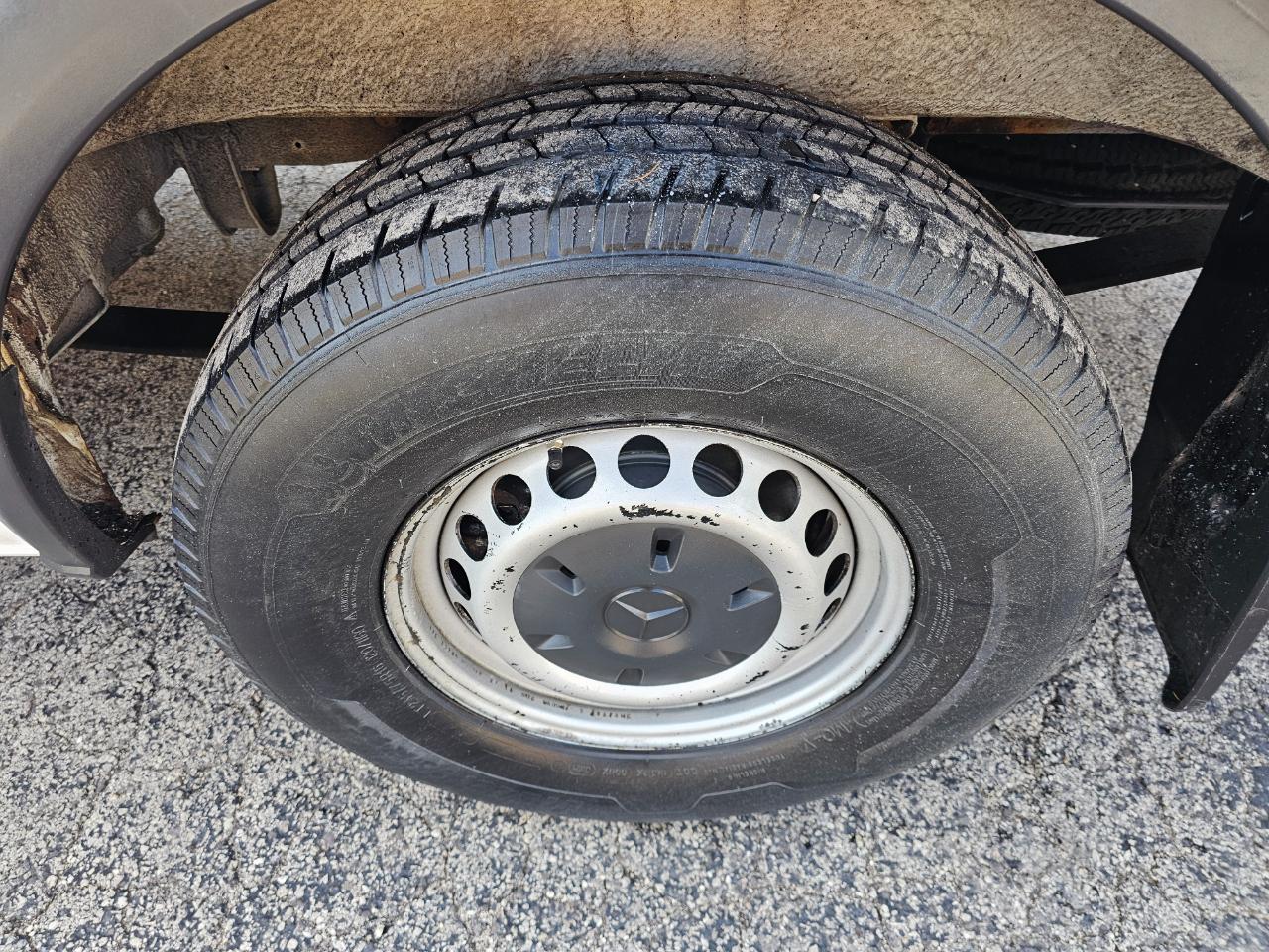 Mercedes-Benz Sprinter Cargo Vans RWD 2500 144" 2015