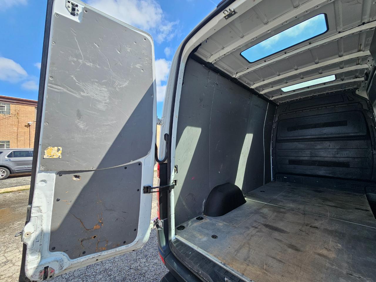 Mercedes-Benz Sprinter Cargo Vans RWD 2500 144" 2015