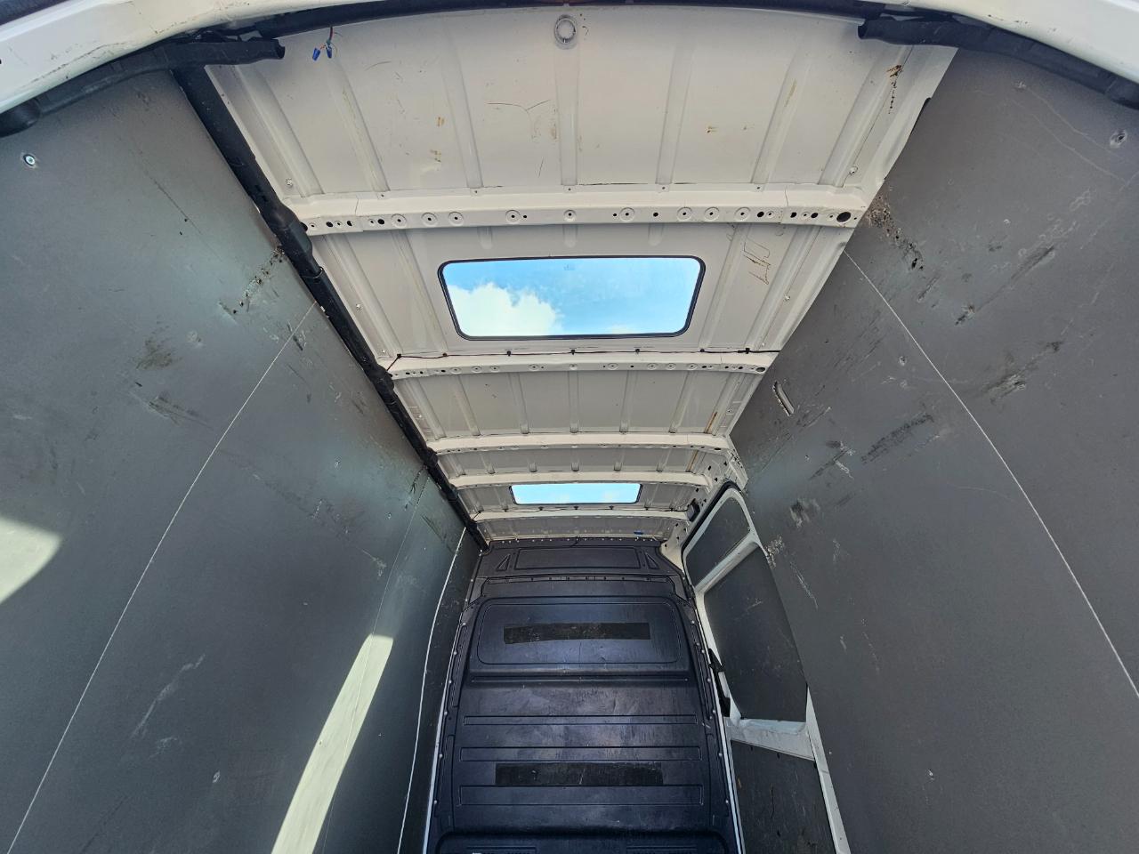 Mercedes-Benz Sprinter Cargo Vans RWD 2500 144" 2015