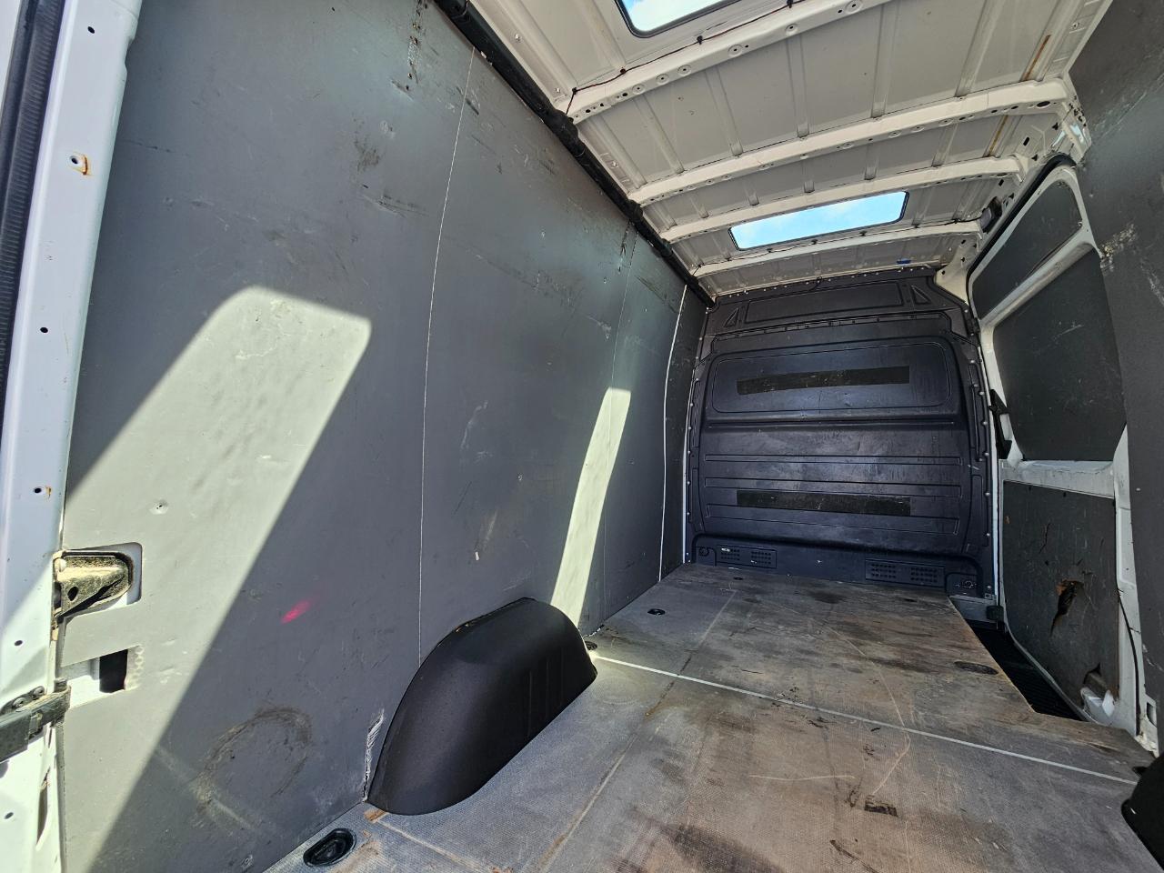 Mercedes-Benz Sprinter Cargo Vans RWD 2500 144" 2015