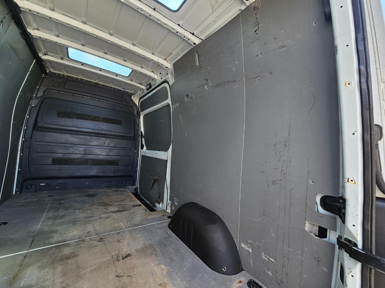 Mercedes-Benz Sprinter Cargo Vans RWD 2500 144" 2015