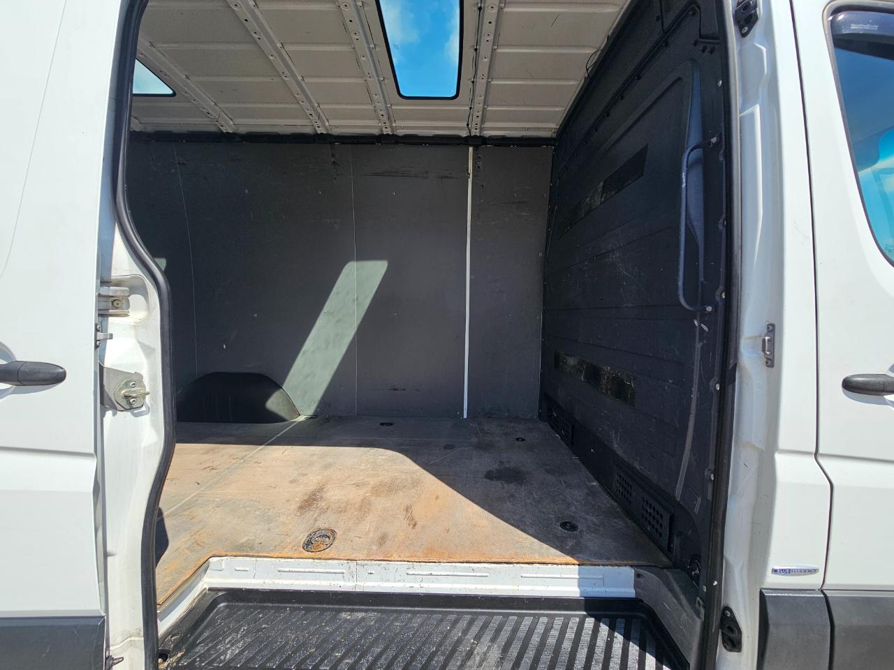 Mercedes-Benz Sprinter Cargo Vans RWD 2500 144" 2015