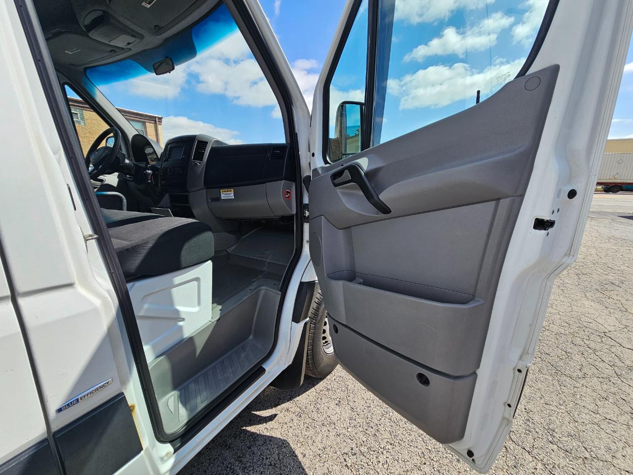 Mercedes-Benz Sprinter Cargo Vans RWD 2500 144" 2015