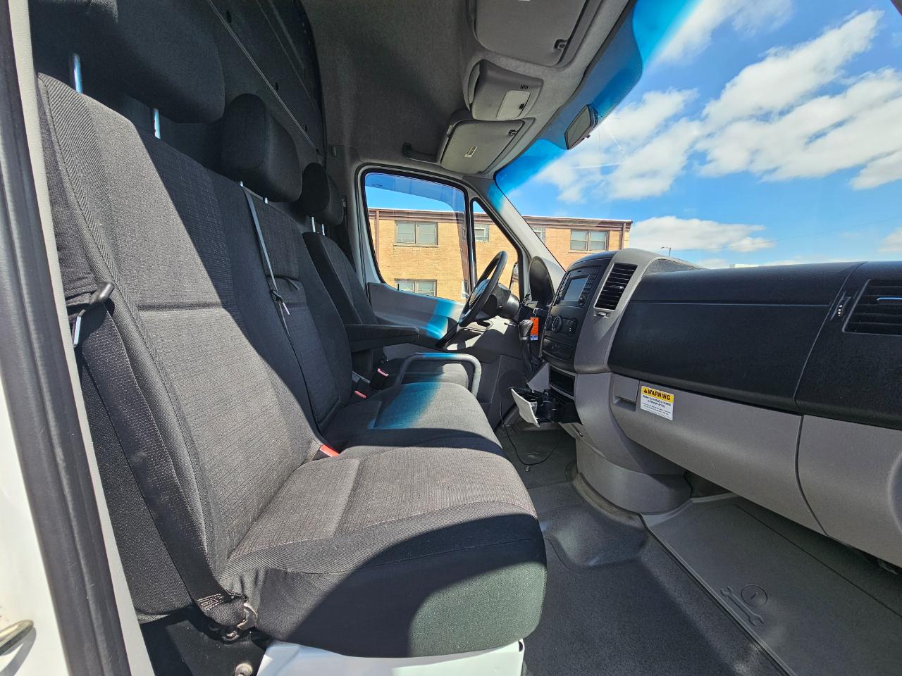 Mercedes-Benz Sprinter Cargo Vans RWD 2500 144" 2015