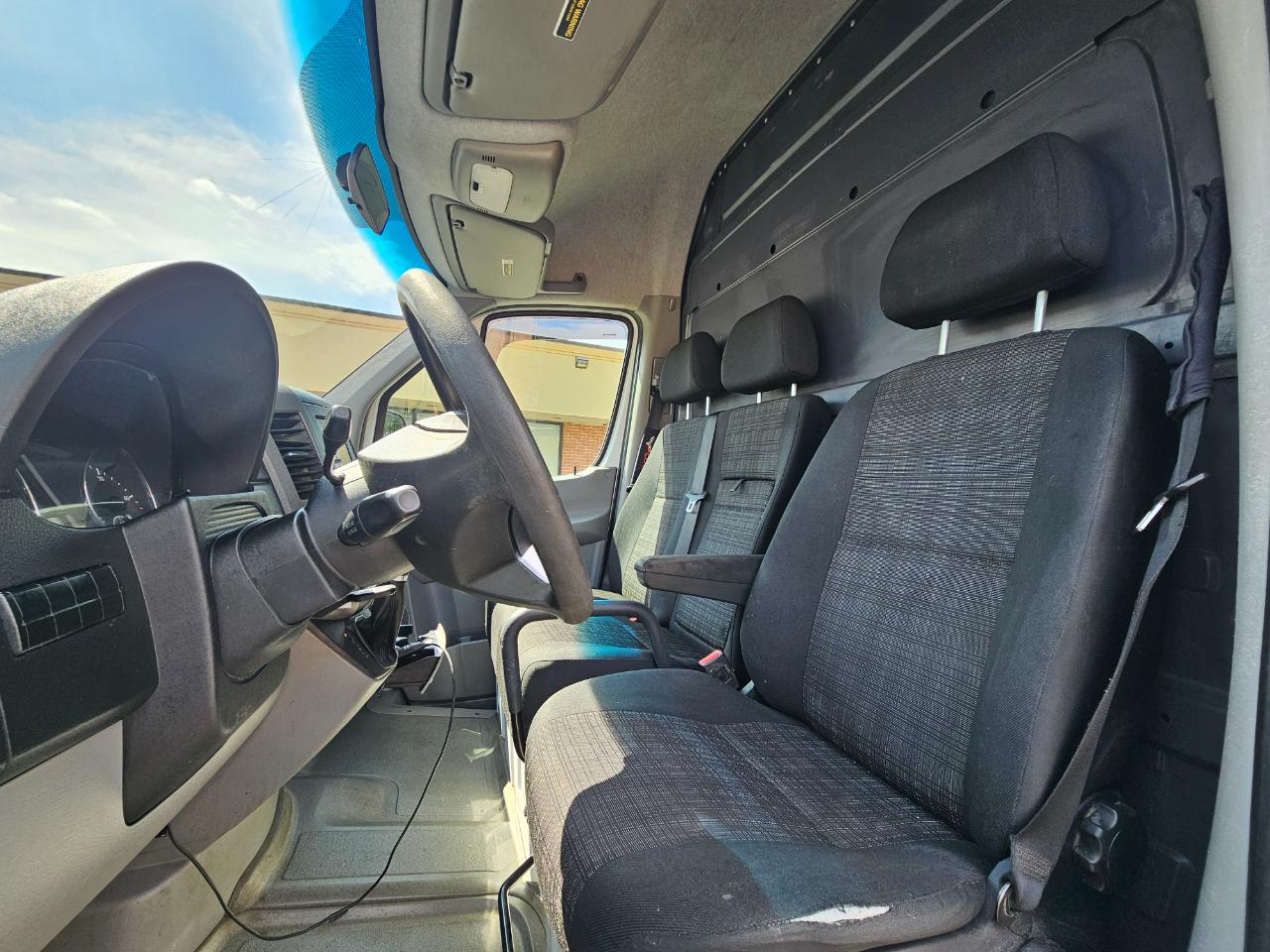 Mercedes-Benz Sprinter Cargo Vans RWD 2500 144" 2015