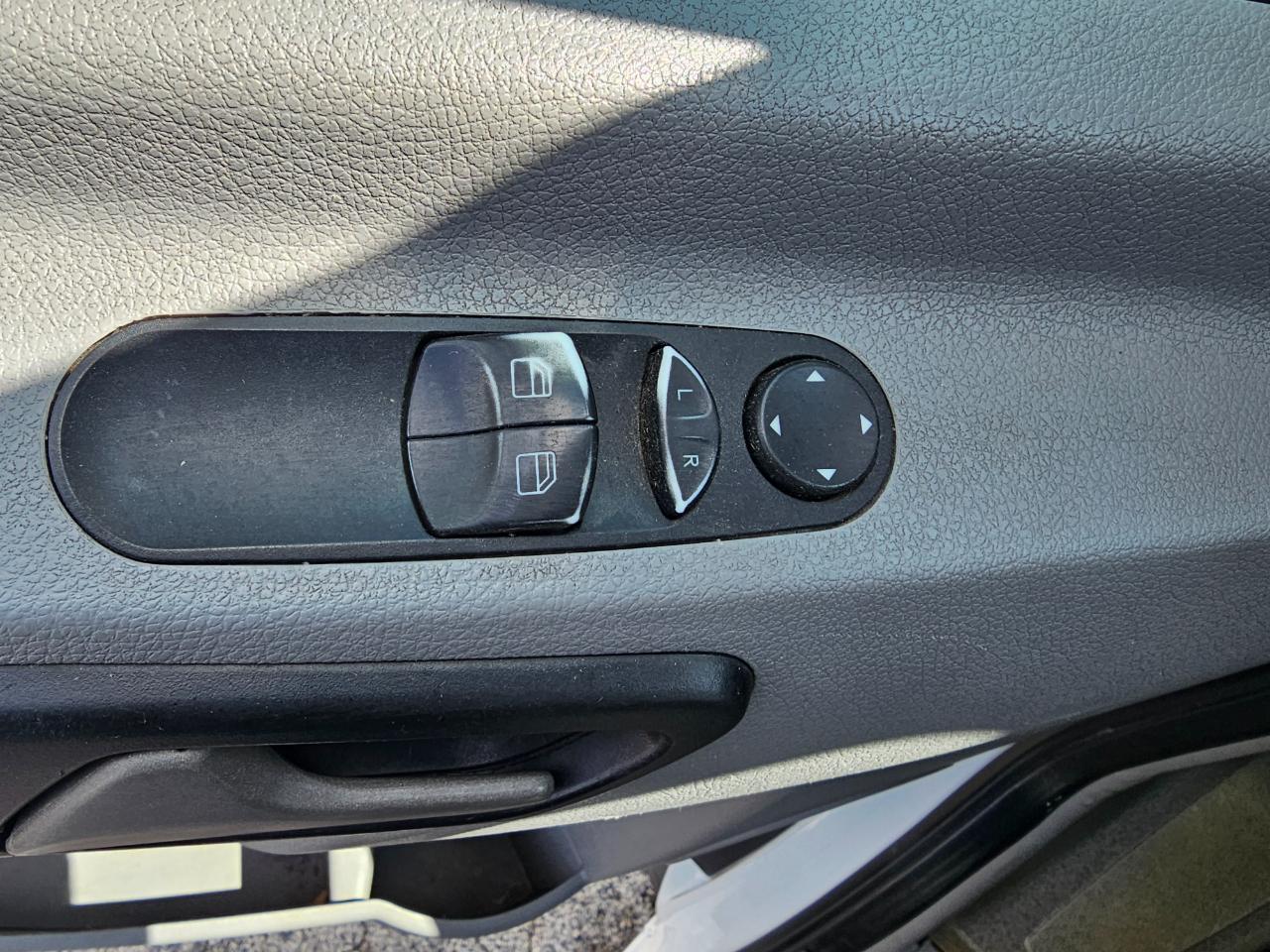 Mercedes-Benz Sprinter Cargo Vans RWD 2500 144" 2015