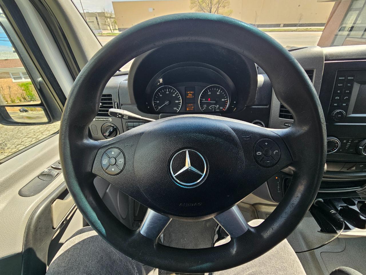 Mercedes-Benz Sprinter Cargo Vans RWD 2500 144" 2015