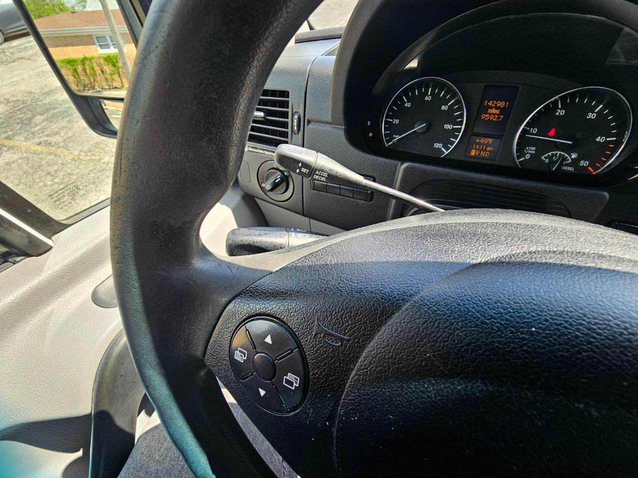 Mercedes-Benz Sprinter Cargo Vans RWD 2500 144" 2015