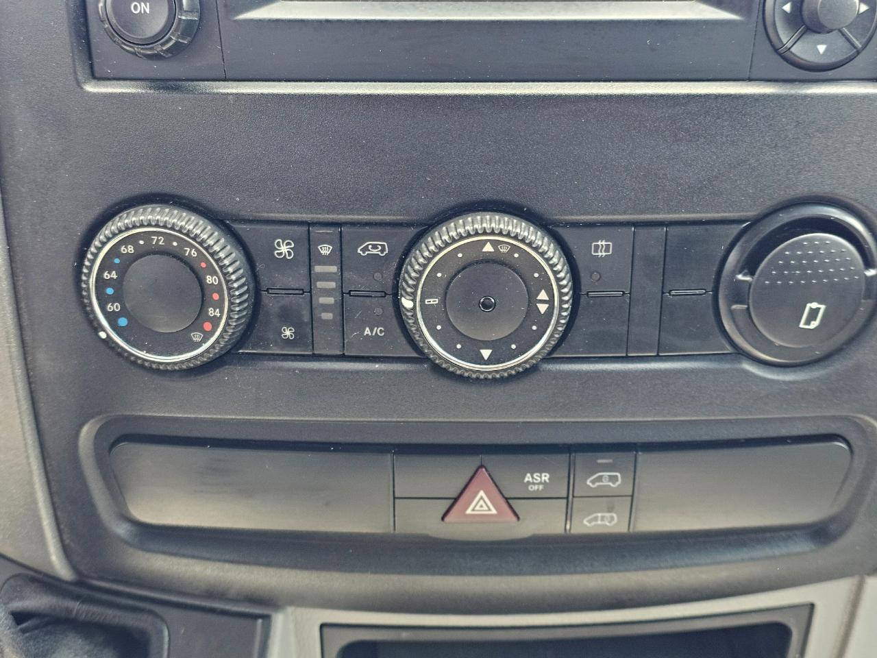 Mercedes-Benz Sprinter Cargo Vans RWD 2500 144" 2015