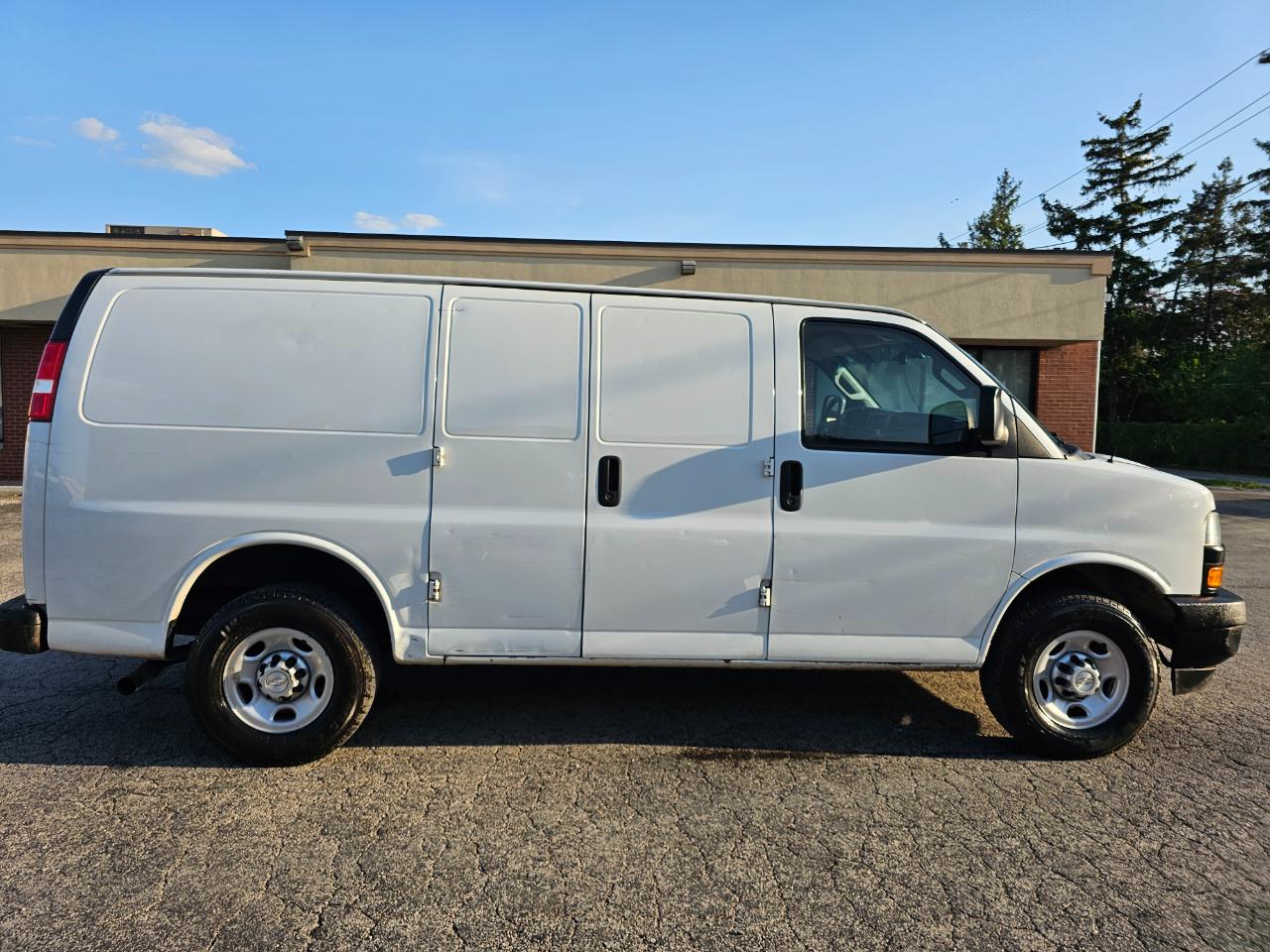 Chevrolet Express Cargo Van RWD 2500 135" 2019