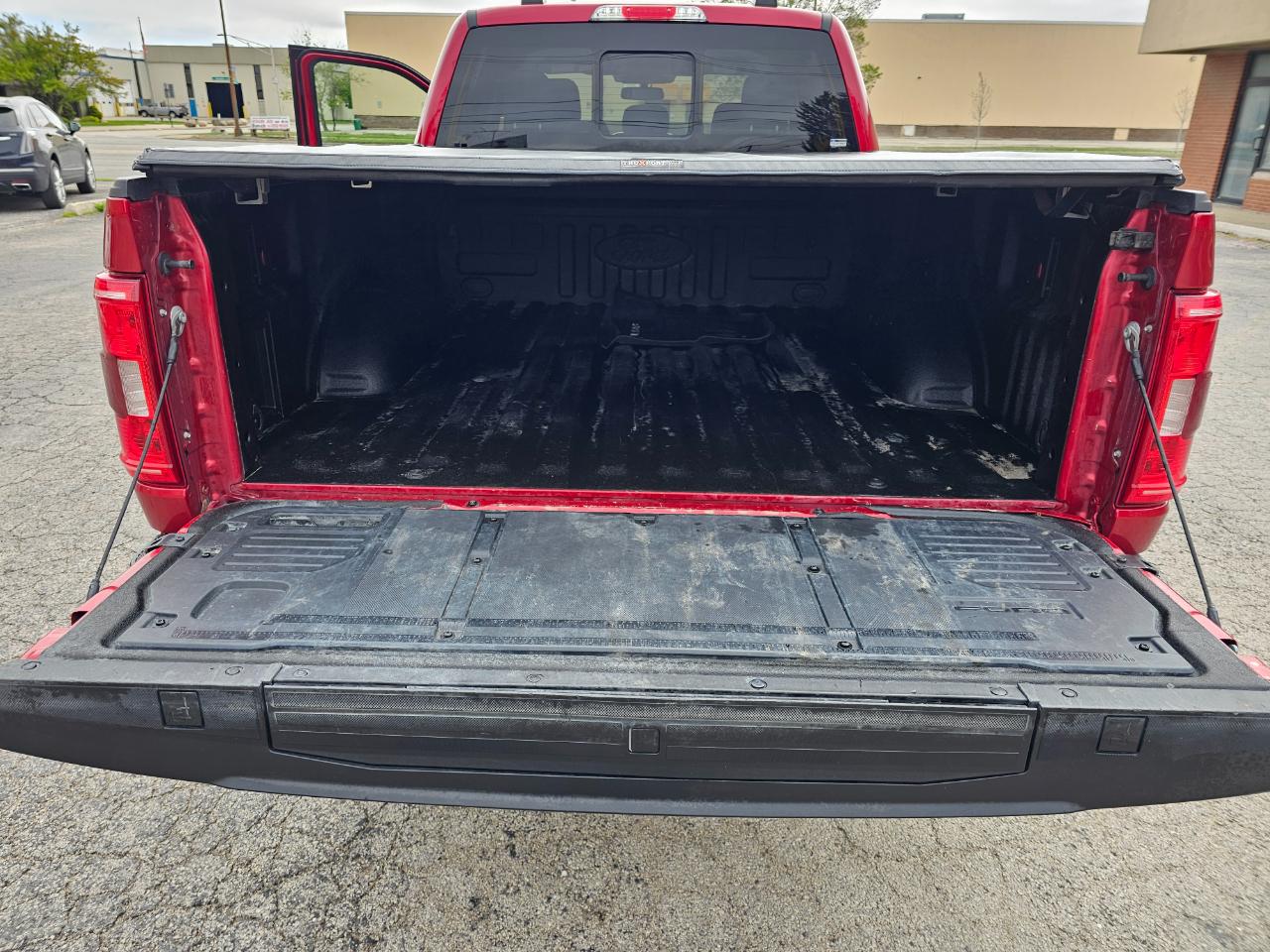 Ford F-150 4WD SuperCrew 157" XLT w/HD Payload Pkg 2022