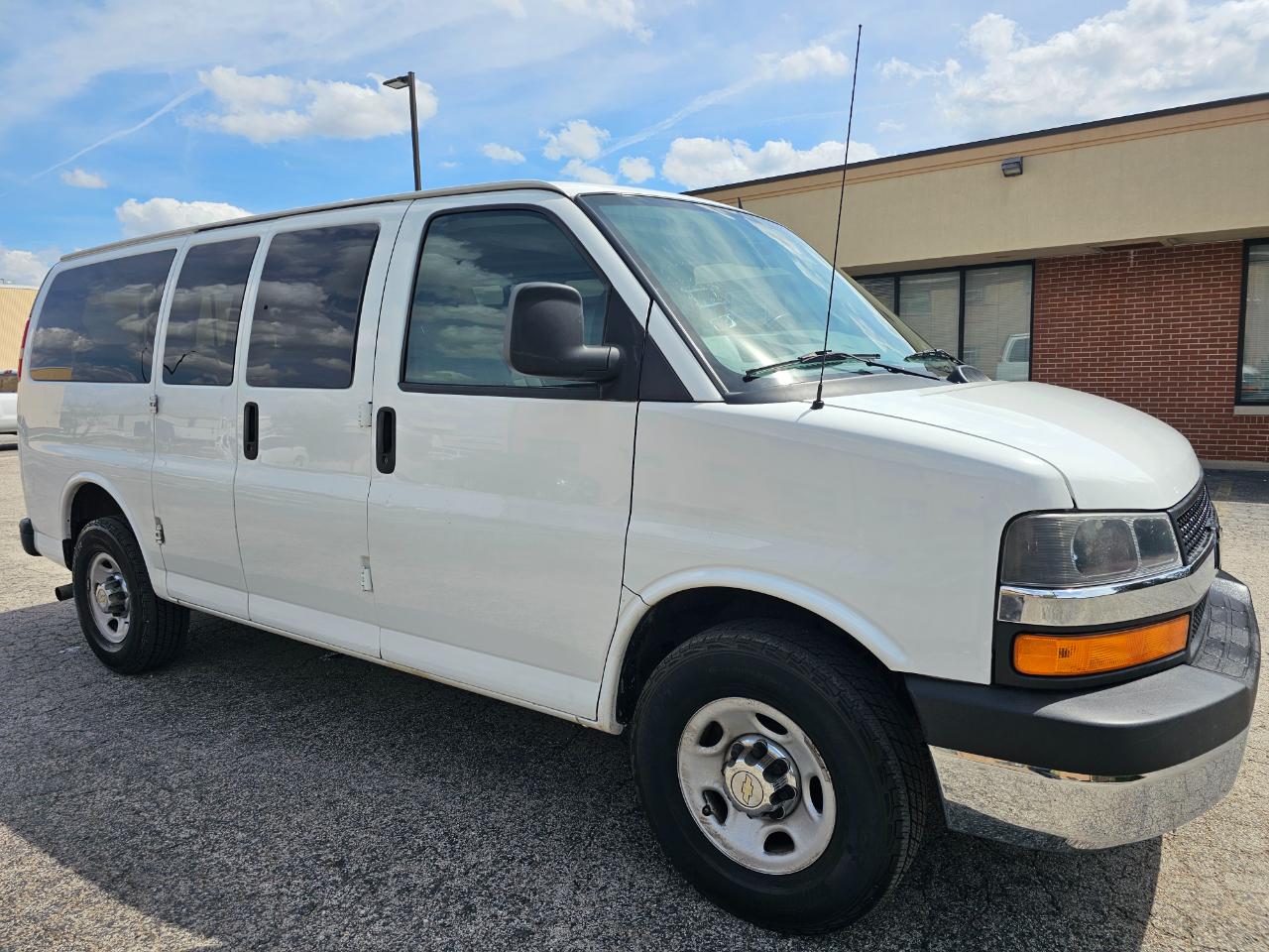 2014 Chevrolet Express Passenger RWD 2500 135" LT