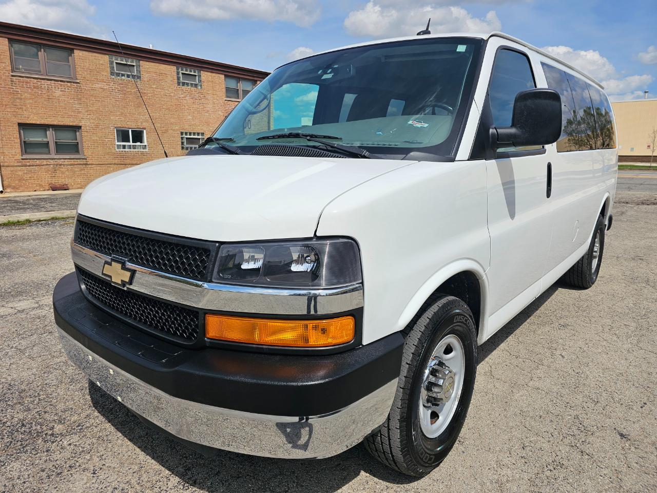 Chevrolet Express Passenger RWD 2500 135" LT 2014