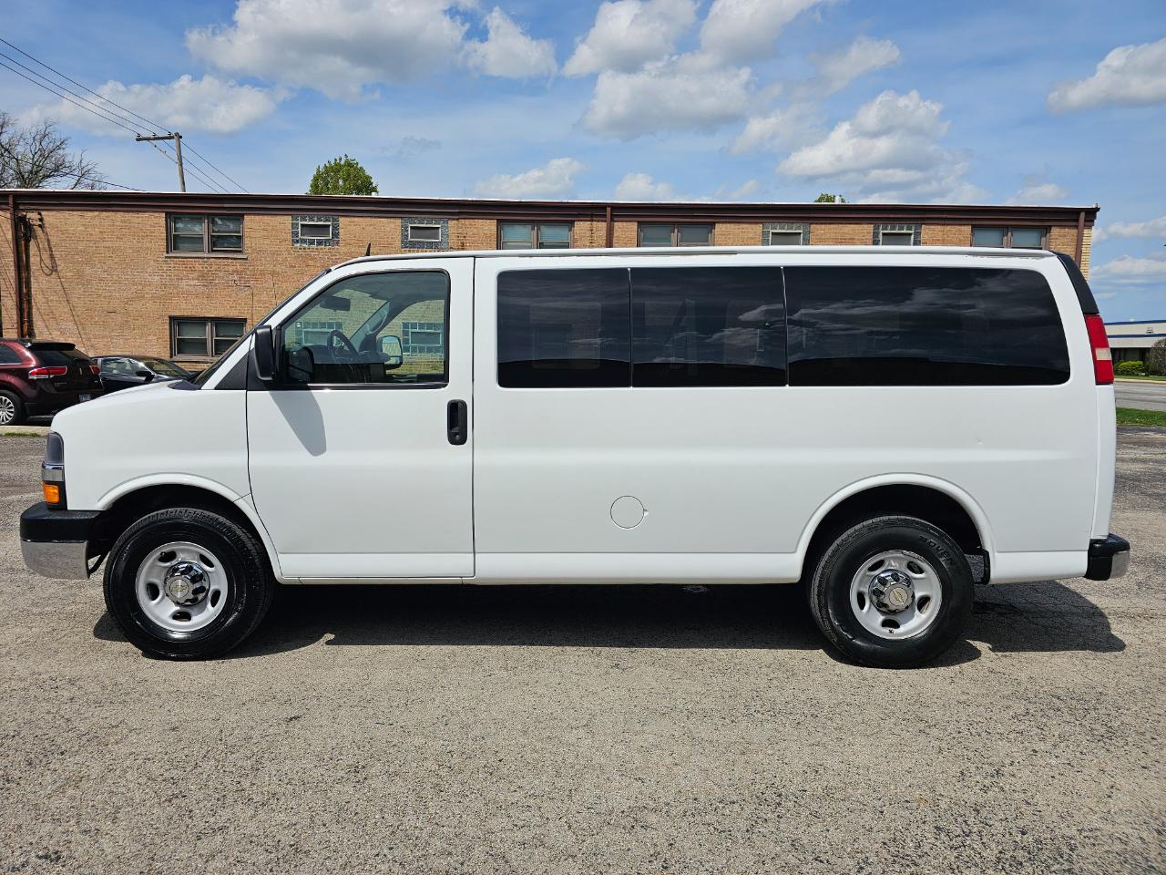 Chevrolet Express Passenger RWD 2500 135" LT 2014